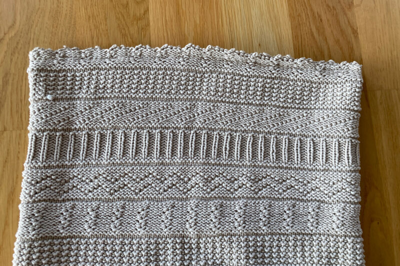 Pude af striksweater