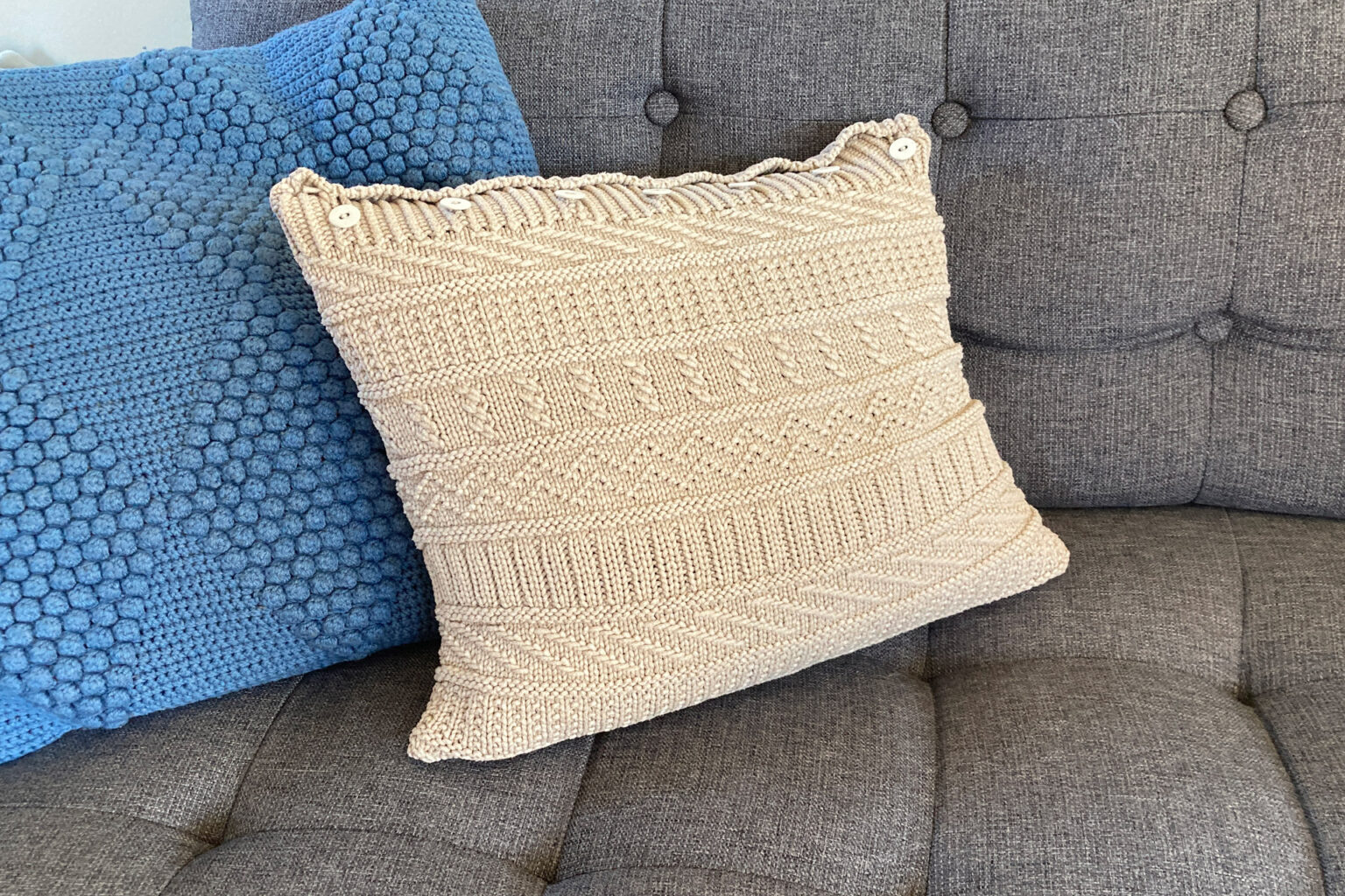 Lav en nem pude ud af dit aflagte strik